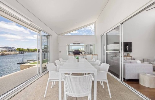 Geographe House | Pontoon Paradise Waterfront Serenity in Geographe