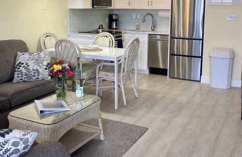 North End Condo | POOL/1 BLOCK FROM BEACH/Internet, Central Air, Elevator, Well Equipped kitchen