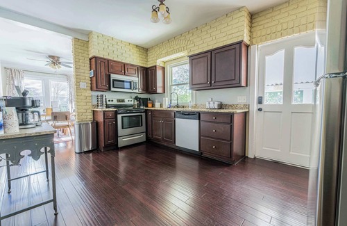 Columbus House | Pool 3BR Game Room Pool Table Fire Pit & Grill