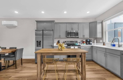 Chattanooga House | Pool! 4K TVs! Walkable to Riverwalk & bike rentals