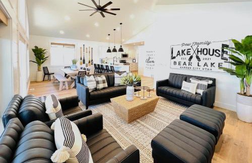 Sweetwater House | Pool Access and Lake Views Modern Garden City Home