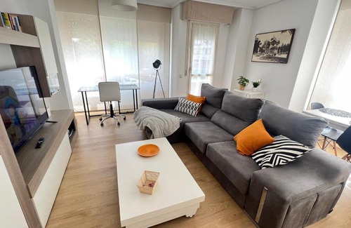 Logrono Apartment | POOL AND CONFORT 3 habitaciones y garaje By apartamentos Logroño