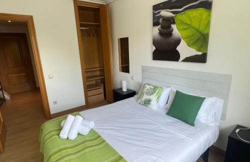 Logrono Apartment | POOL AND CONFORT 3 habitaciones y garaje By apartamentos Logroño