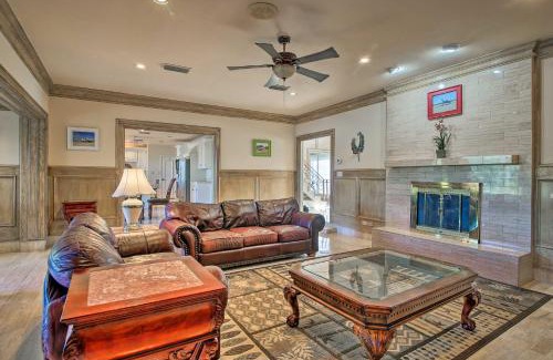 Harlingen House | Pool and Hot Tub Lakefront Harlingen Home