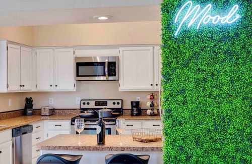 Horizons West House | Pool, fireplace, 5 mi from West Gate.