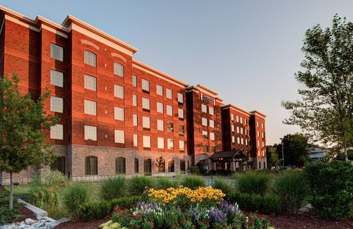 Wilmington Apartment | Pool. Free Breakfast. Gym. King Studio Near Convention Center.