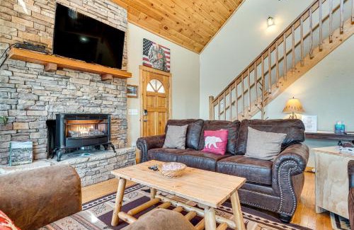 Helen House | Pool, Hot Tub and Mountain Views Cleveland Cabin