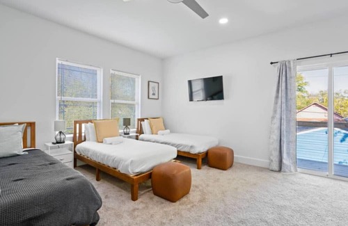 Indianapolis House | Pool/Hot tub/Fenced yard/Garage Parking