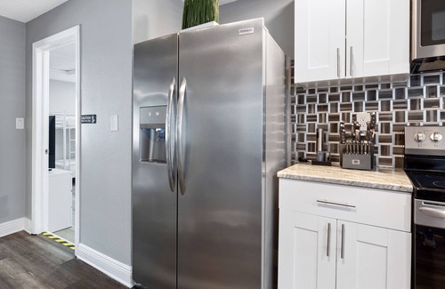 Seminole House | Pool Hot Tub Massage Chair Free EV Charger 5 Mins to Beaches!