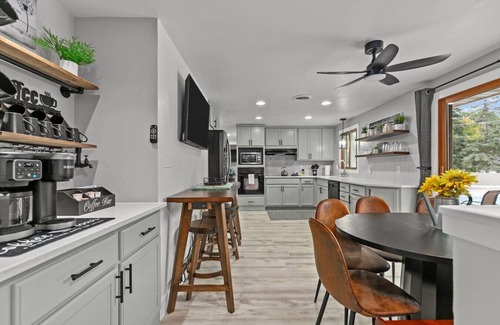 Green Bay House | Pool |HotTub|TheaterRoom|Sleeps 15|Grill|Games