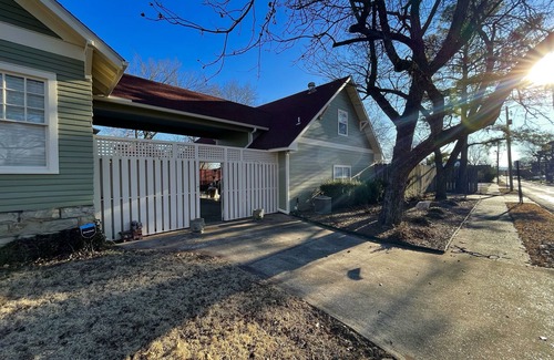 Batesville Apartment | Pool house/Historic district. Private entrance/in Path total solar eclipse nnnn