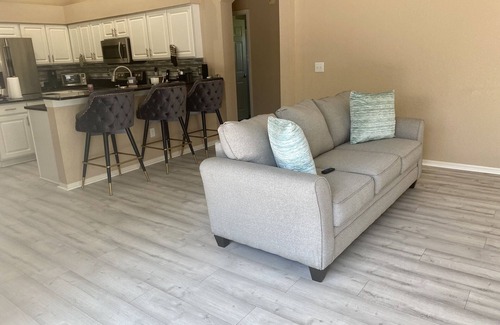 Plant City House | Pool House in Gated Community Close to TIA, Beaches, and Major Shopping King bed