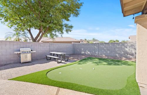 Glendale House | Pool Oasis 4Br Golf, Ping-Pong, Cornhole Retreat