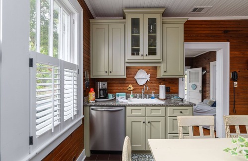 Tybee Island Cottage | POOL! Pet-Friendly! Ground Level