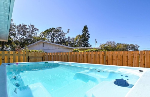 West Bradenton House | Pool Spa, Bunk Beds, Fully-Fenced, Private, Roomy