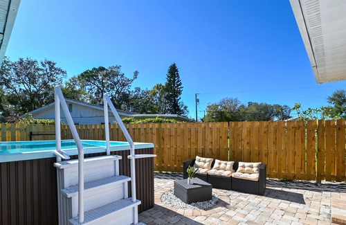 West Bradenton House | Pool Spa, Bunk Beds, Fully-Fenced, Private, Roomy