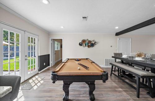 Garden Oaks House | Pool Stay Near Dt, Heights Wifi Games Yard Bbq