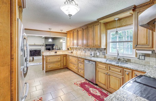 Warner Robins House | Pool & Tennis Court Access: Home in Warner Robins