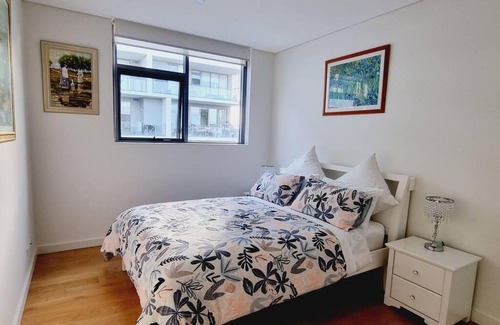Macquarie Park Apartment | Pool View of Marquarie Park Paradise