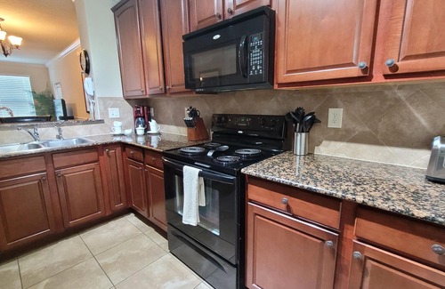 Regal Palms Condo | Pool View with kitchen, washer dryer and minutes to Disney