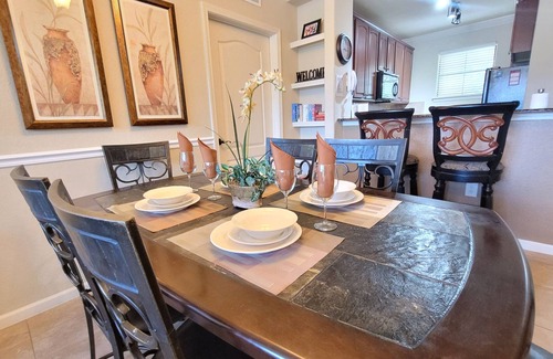 Regal Palms Condo | Pool View with kitchen, washer dryer and minutes to Disney
