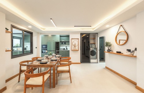 Ko Kaeo Villa | Pool Villa Bathtub Pool Table V215