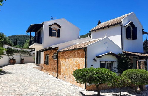 Benitses Villa | Pool Villa in Corfu Total Privacy Beach Access