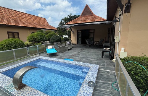 Saen Suk Villa | Pool Villa Palmtree Residence
