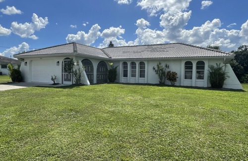 Joel House | Pool Villa with lake view