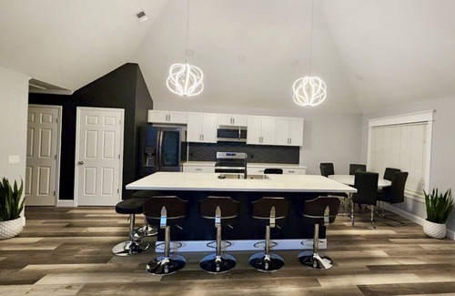 Pooler House | PoolerBnB, Spacious Modern Getaway near Savannah!