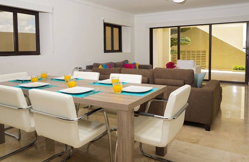 Kamay Apartment | ★Poolside 2BR/BA Condo @Palm Beach-3 min to the beach
