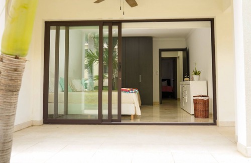 Kamay Apartment | ★Poolside 2BR/BA Condo @Palm Beach-3 min to the beach