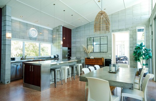 Omaha House | Poolside Family Bliss at the Beach