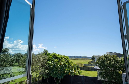 Omaha House | Poolside Family Bliss at the Beach