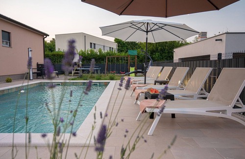 Paradiz House | Poolside Holiday House