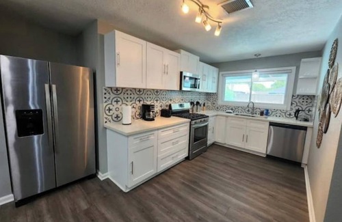 Houston House | Poolside Oasis