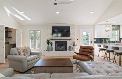 Winchester House | Poolside Paradise-Kayaks/SUPs, Private Pool, Billiards, Foosball