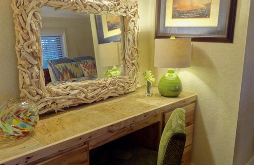 Mount Ida Hotel | Poolside Queen Cabana with two queen beds, full kitchen and pool access overlooking Lake Ouachita, Hotel Room