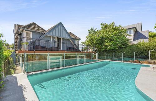 Kurraba Point House | Poolside Stay - Close to Taronga Zoo & Luna Park