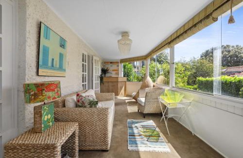 Kurraba Point House | Poolside Stay - Close to Taronga Zoo & Luna Park