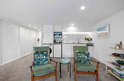 New Plymouth Apartment | Poolside Studio Near Pukekura Park New Plymouth