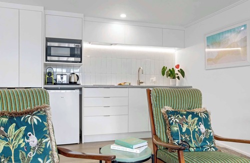 New Plymouth Apartment | Poolside Studio Near Pukekura Park New Plymouth