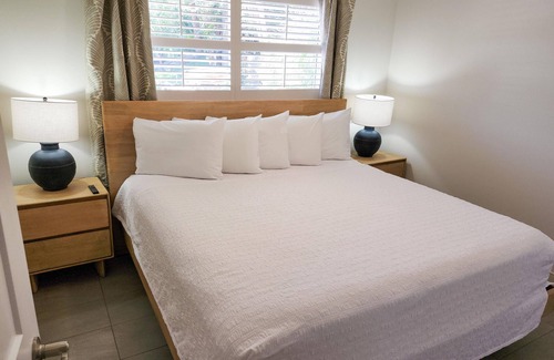 Marco Island Hotel | Poolside Two Bedroom Suite
