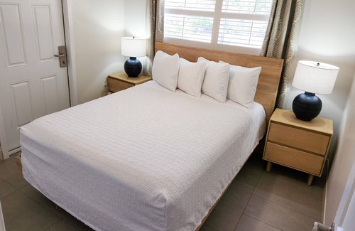 Marco Island Hotel | Poolside Two Bedroom Suite