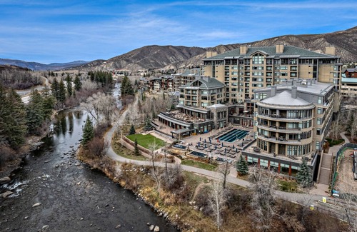 Avon Condo | Pop Art Villa Riverfront | Double Queen Room