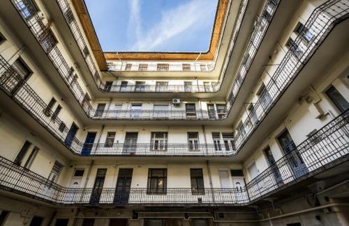 Erzsebetvaros Apartment | Pop Arts Studios