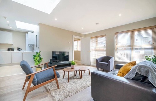Belfast Apartment | Pop Hollywood/Hip 2bd Ap (Gold Short Term Stays)