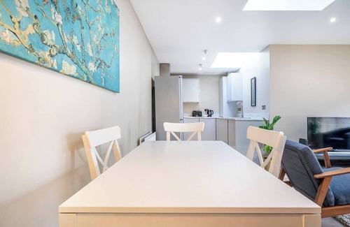 Belfast Apartment | Pop Hollywood/Hip 2bd Ap (Gold Short Term Stays)