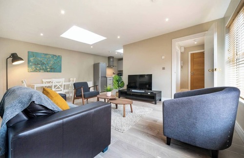 Belfast Apartment | Pop Hollywood/Hip 2bd Ap (Gold Short Term Stays)