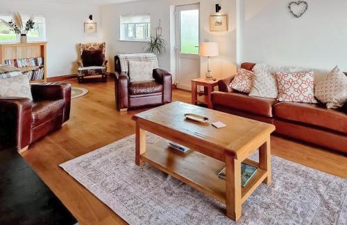 Gwehelog House | Poplars Cottage
